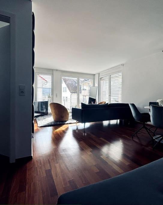Lakefront View Entire With 2 Bedrooms, 2 Full Bathrooms & Balcony Waterview Apartment *