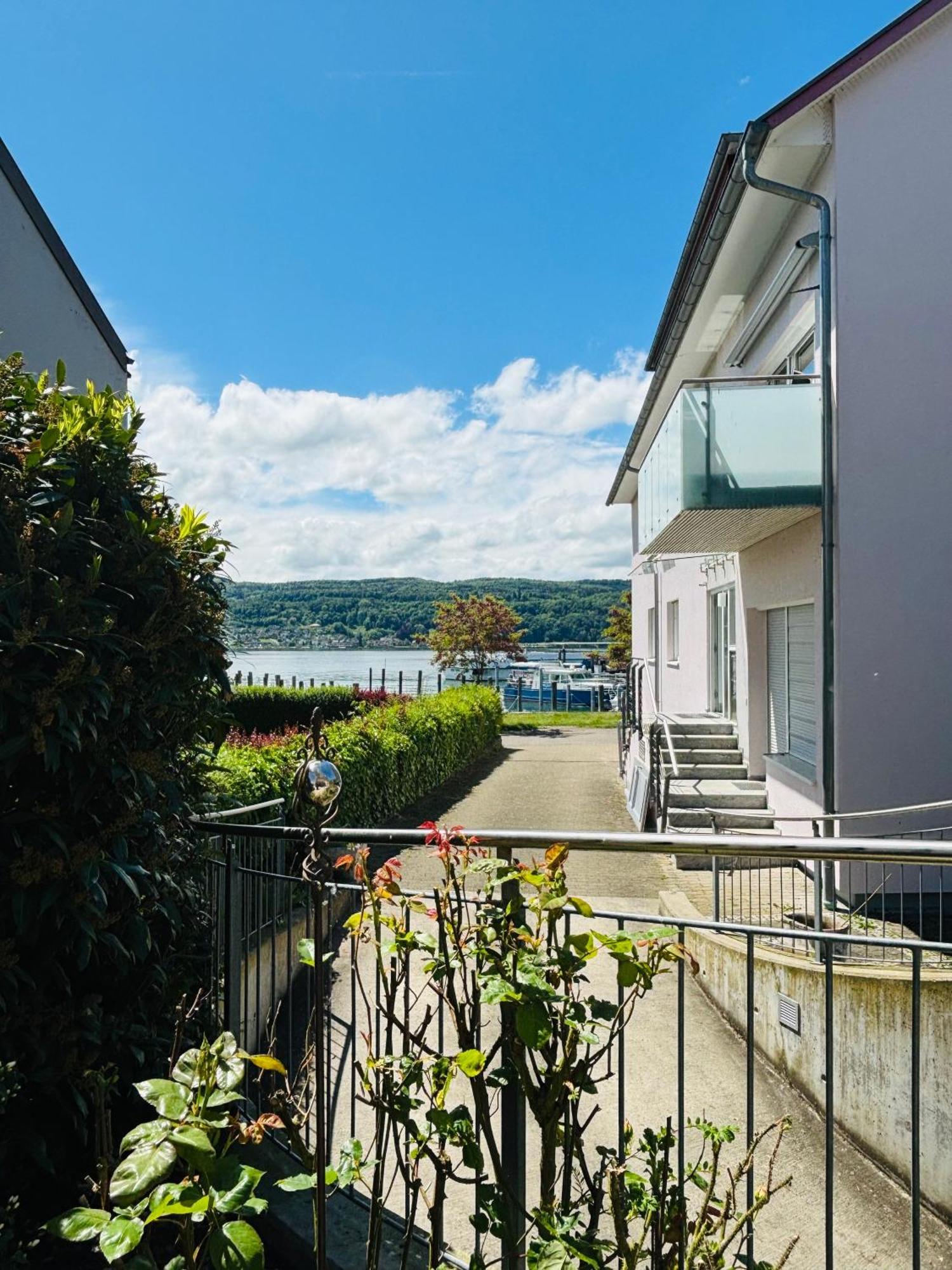 Lakefront View Entire With 2 Bedrooms, 2 Full Bathrooms & Balcony Waterview Reichenau