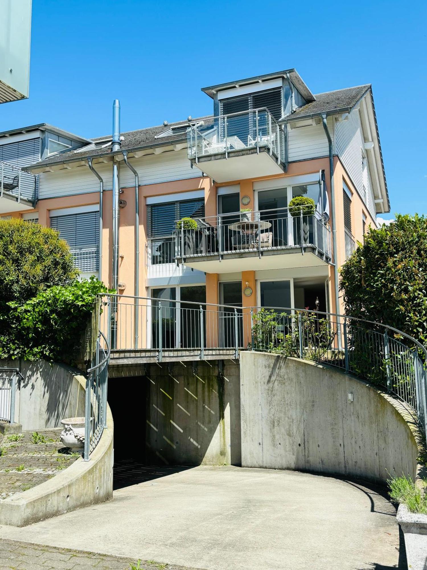 Lakefront View Entire With 2 Bedrooms, 2 Full Bathrooms & Balcony Waterview Reichenau