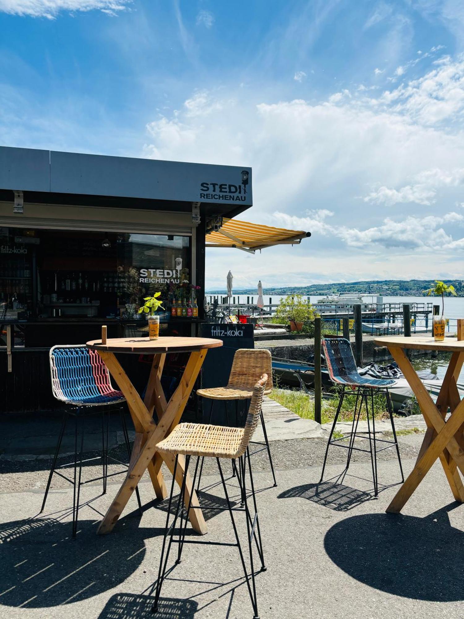 Apartment Lakefront View Entire With 2 Bedrooms, 2 Full Bathrooms & Balcony Waterview Reichenau