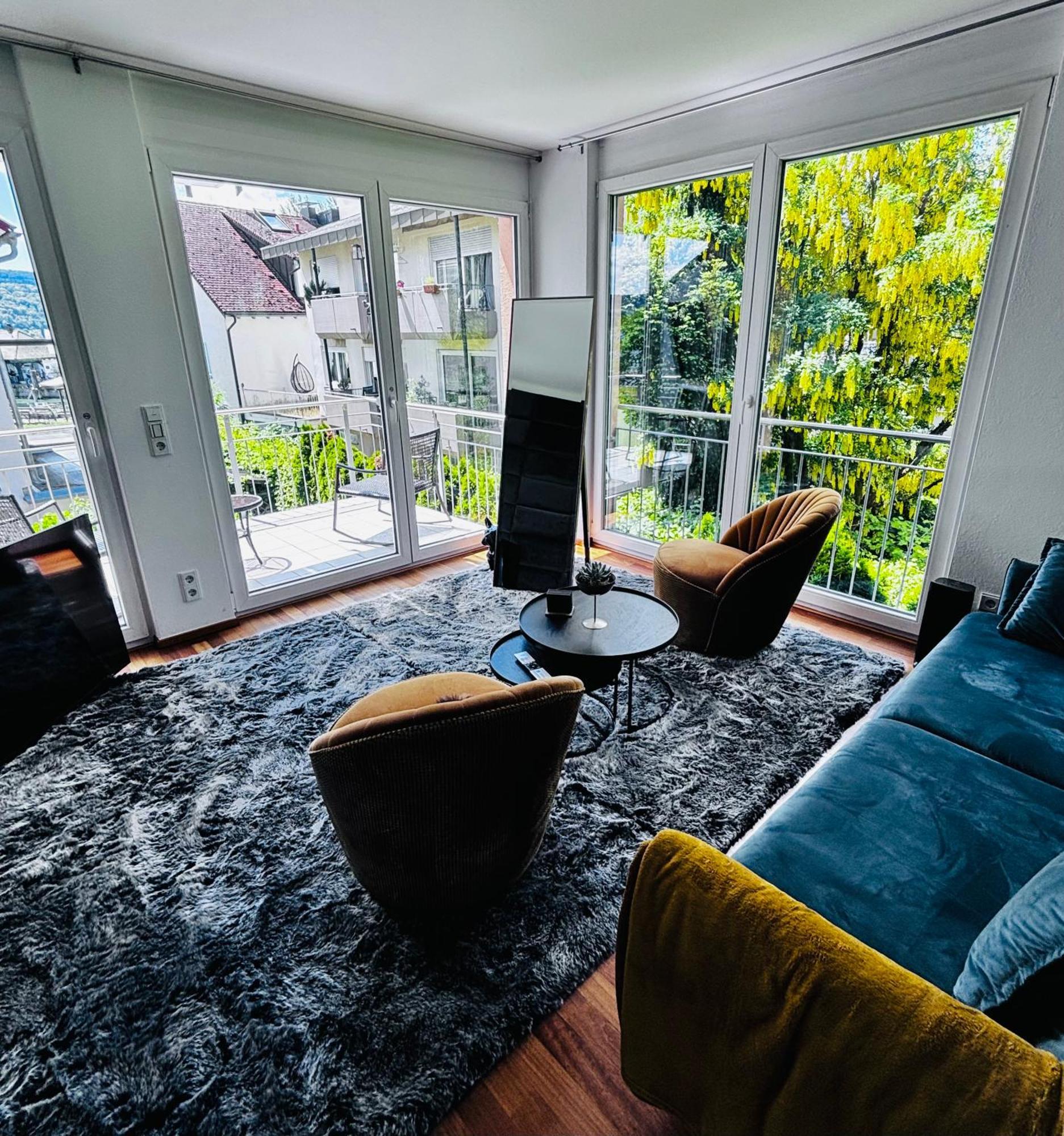 Lakefront View Entire With 2 Bedrooms, 2 Full Bathrooms & Balcony Waterview Reichenau